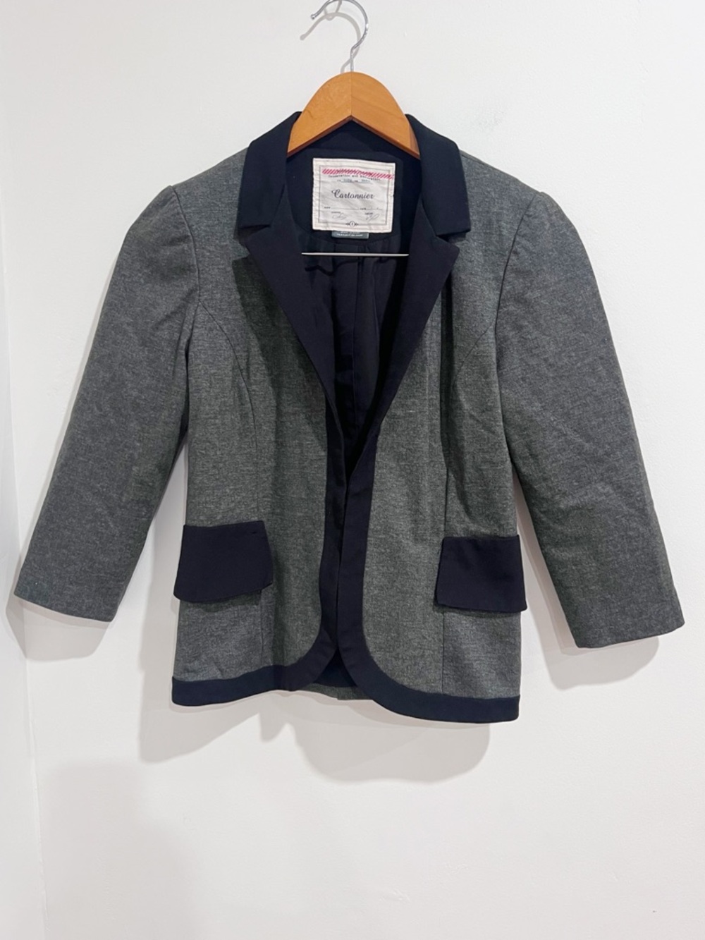 EUC Anthropologie Cartonnier Gray Ruffle Back Blazer with Black Trim